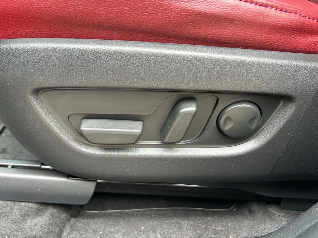 Used 2025 MAZDA CX-70 Plug-In Hybrid w/ Premium Plus image 16