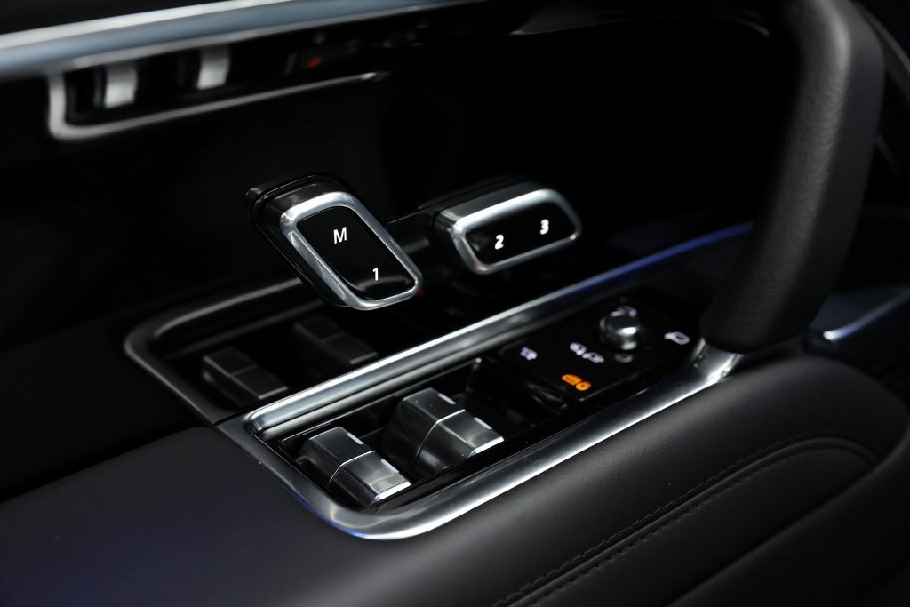 Used 2025 Land Rover Range Rover SE image 22