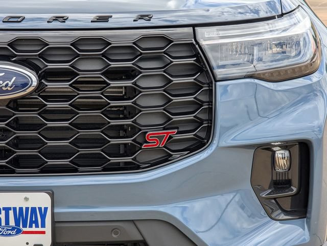 Used 2025 Ford Explorer ST AWD/4WD image 9
