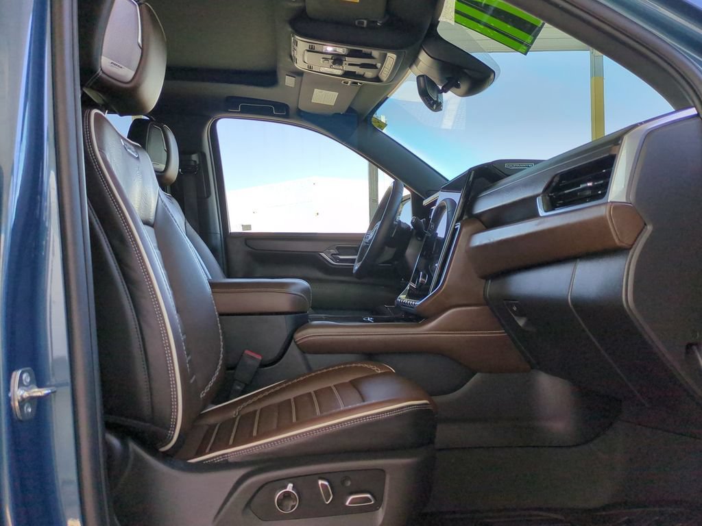 Used 2025 GMC Yukon XL Denali Ultimate AWD/4WD image 39