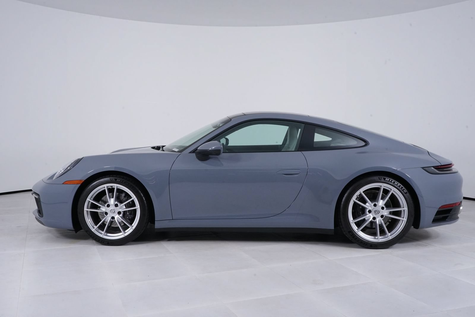 Used 2024 Porsche 911 Carrera RWD image 2