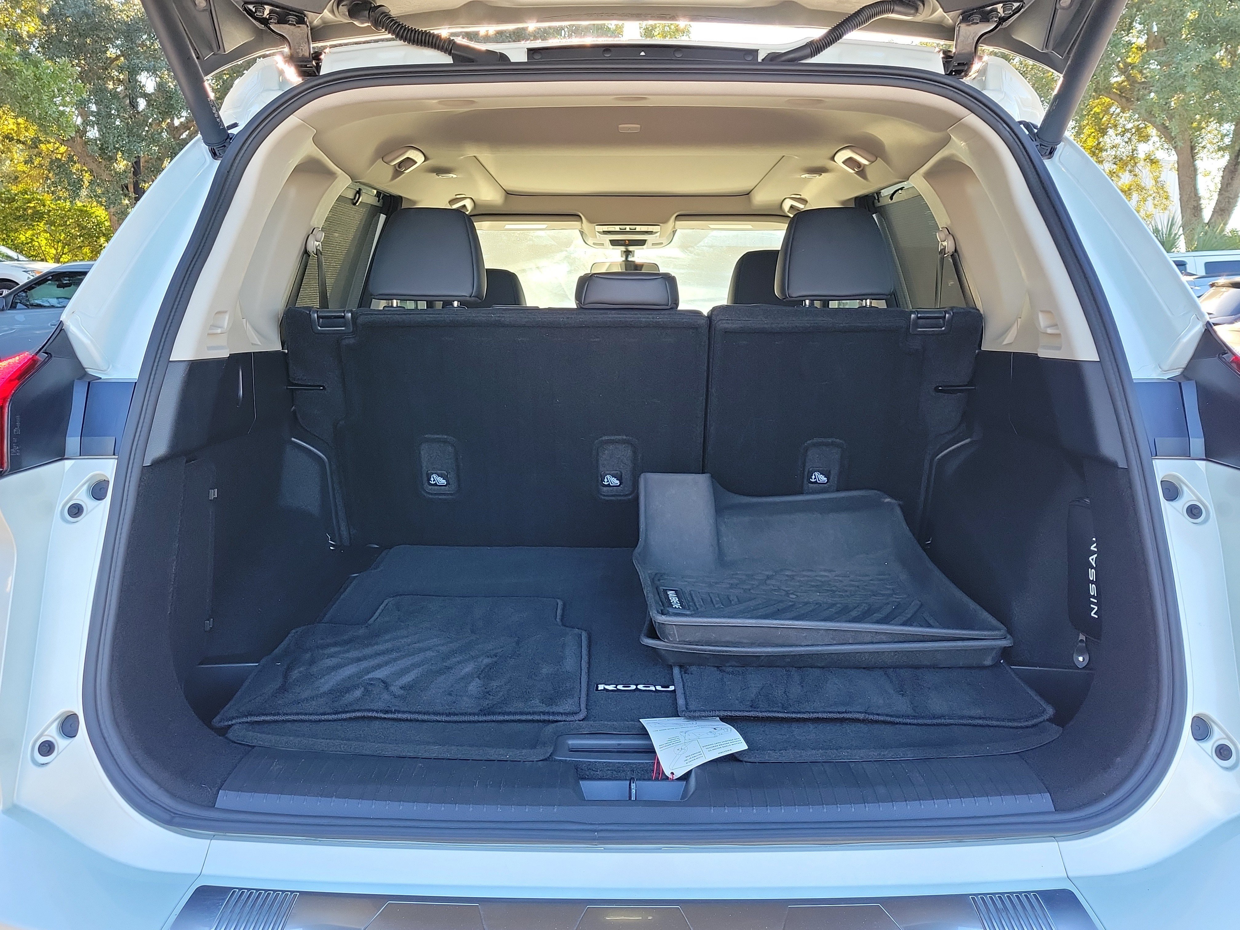 Certified 2024 Nissan Rogue SV w/ SV Premium Package FWD image 8