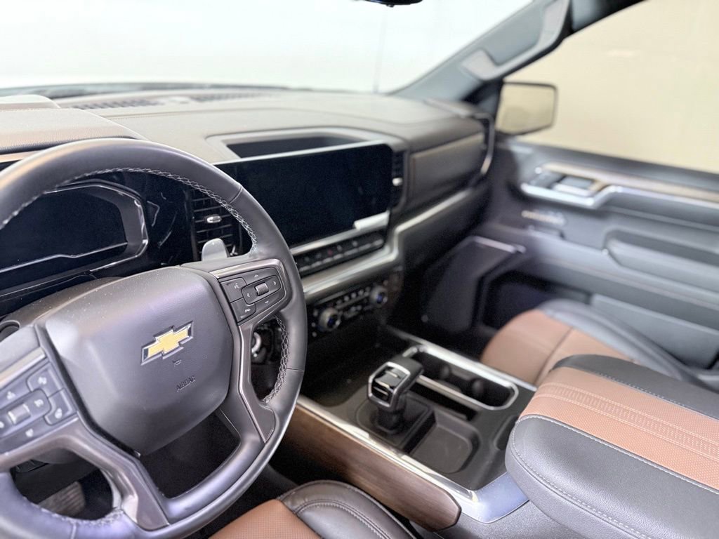 Used 2024 Chevrolet Silverado 1500 High Country w/ High Country Premium Package AWD/4WD image 18