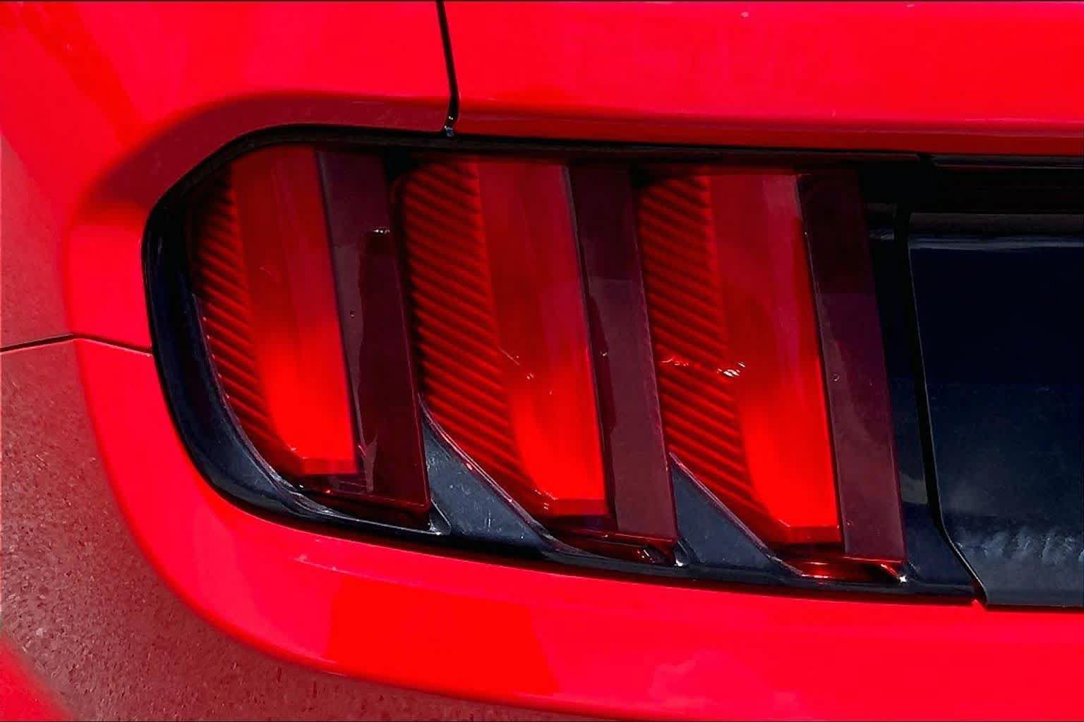 Used 2015 Ford Mustang Coupe RWD image 26