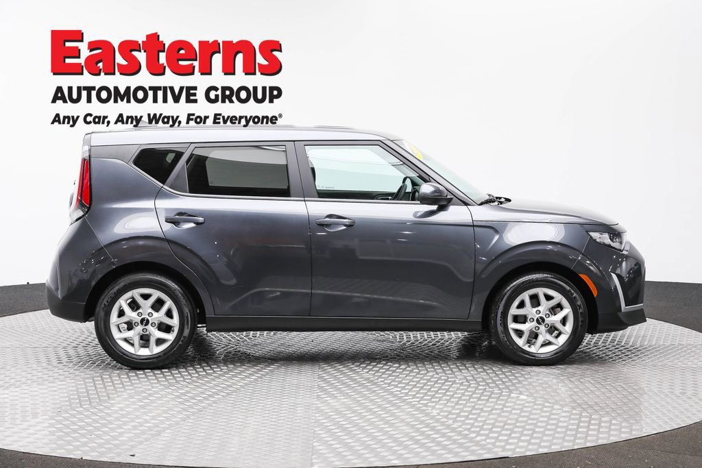 Used 2023 Kia Soul LX w/ LX Technology Package image 4