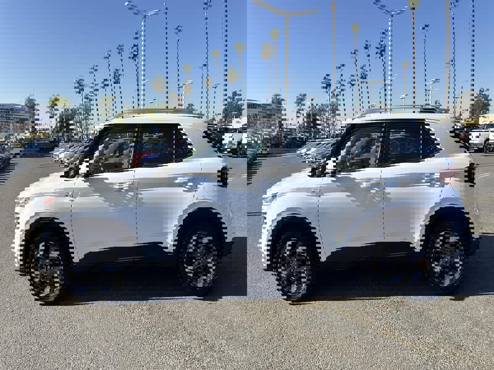 Used 2022 Hyundai Venue SEL image 3