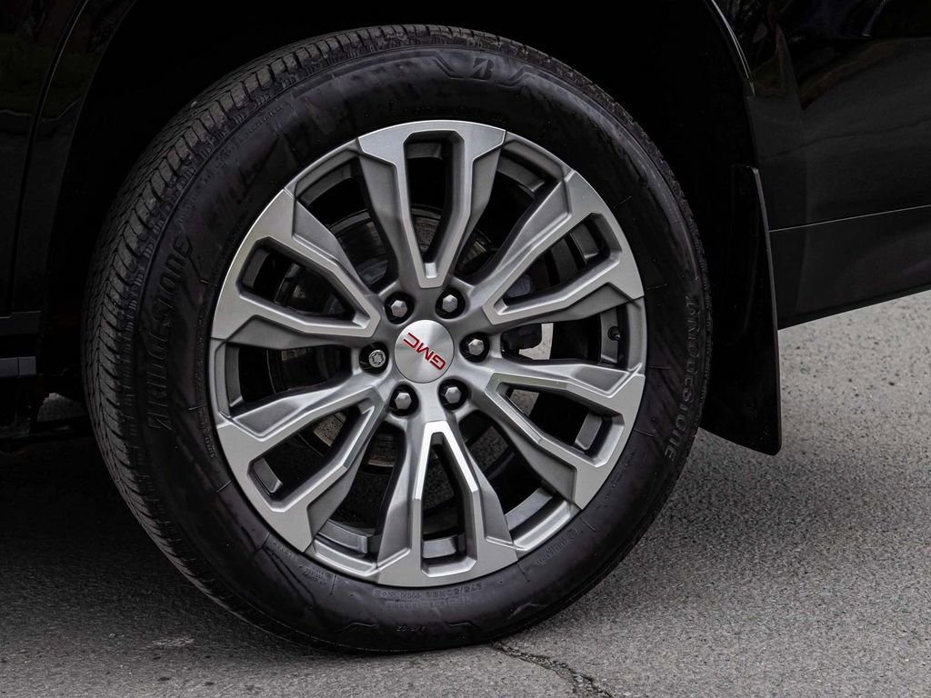 Used 2021 GMC Yukon Denali w/ Denali Premium Package AWD/4WD image 8