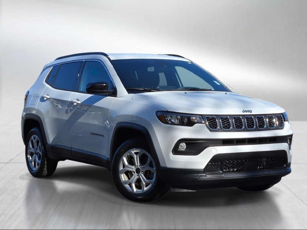 Used 2025 Jeep Compass Latitude AWD/4WD image 1