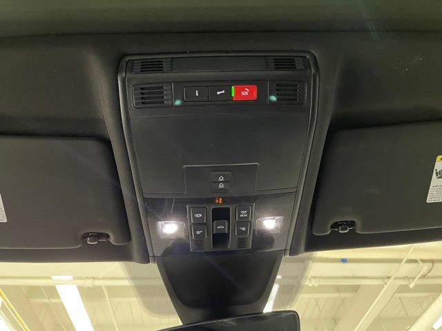 Used 2024 Volkswagen Tiguan SE R-Line AWD/4WD image 19