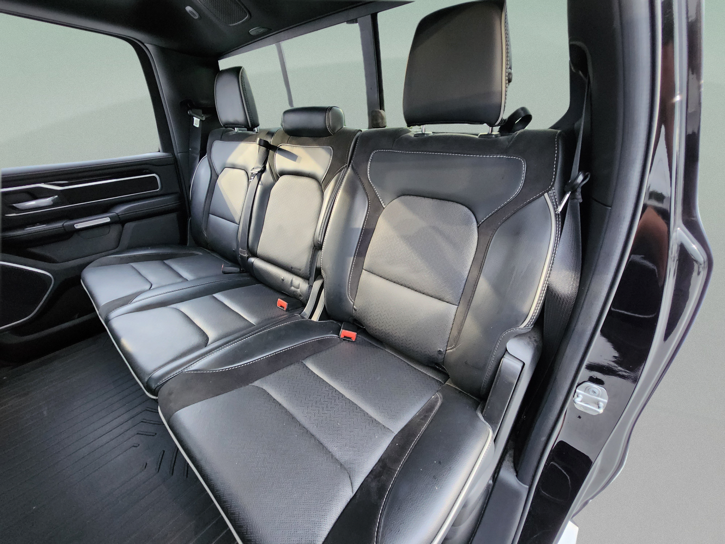 Used 2019 RAM 1500 Laramie w/ Sport Appearance Package AWD/4WD image 20