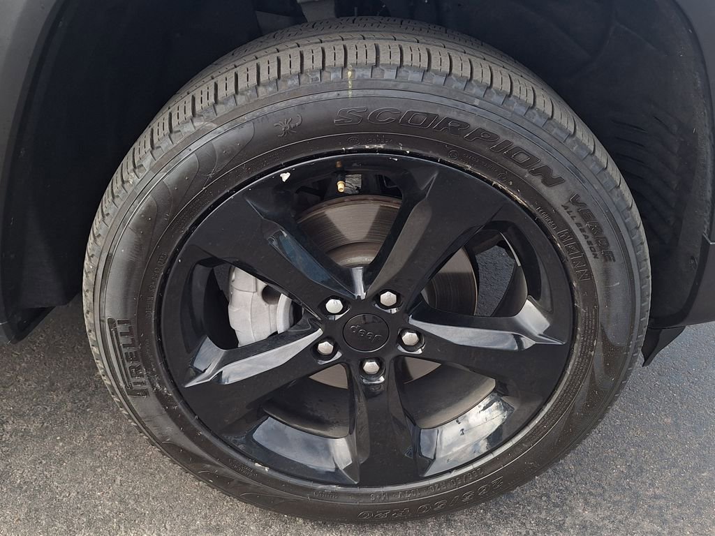 Used 2024 Jeep Grand Cherokee Limited w/ Black Appearance Package image 34