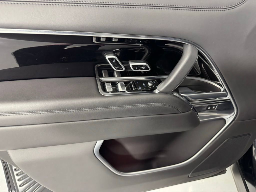 Used 2024 Land Rover Range Rover SE image 19