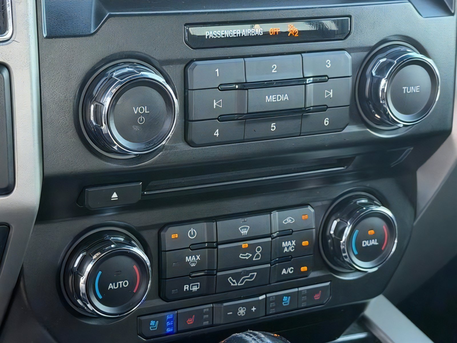 Used 2018 Ford F150 Lariat AWD/4WD image 27