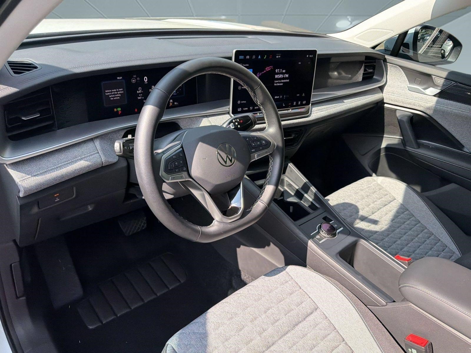 Used 2025 Volkswagen Tiguan S FWD image 4