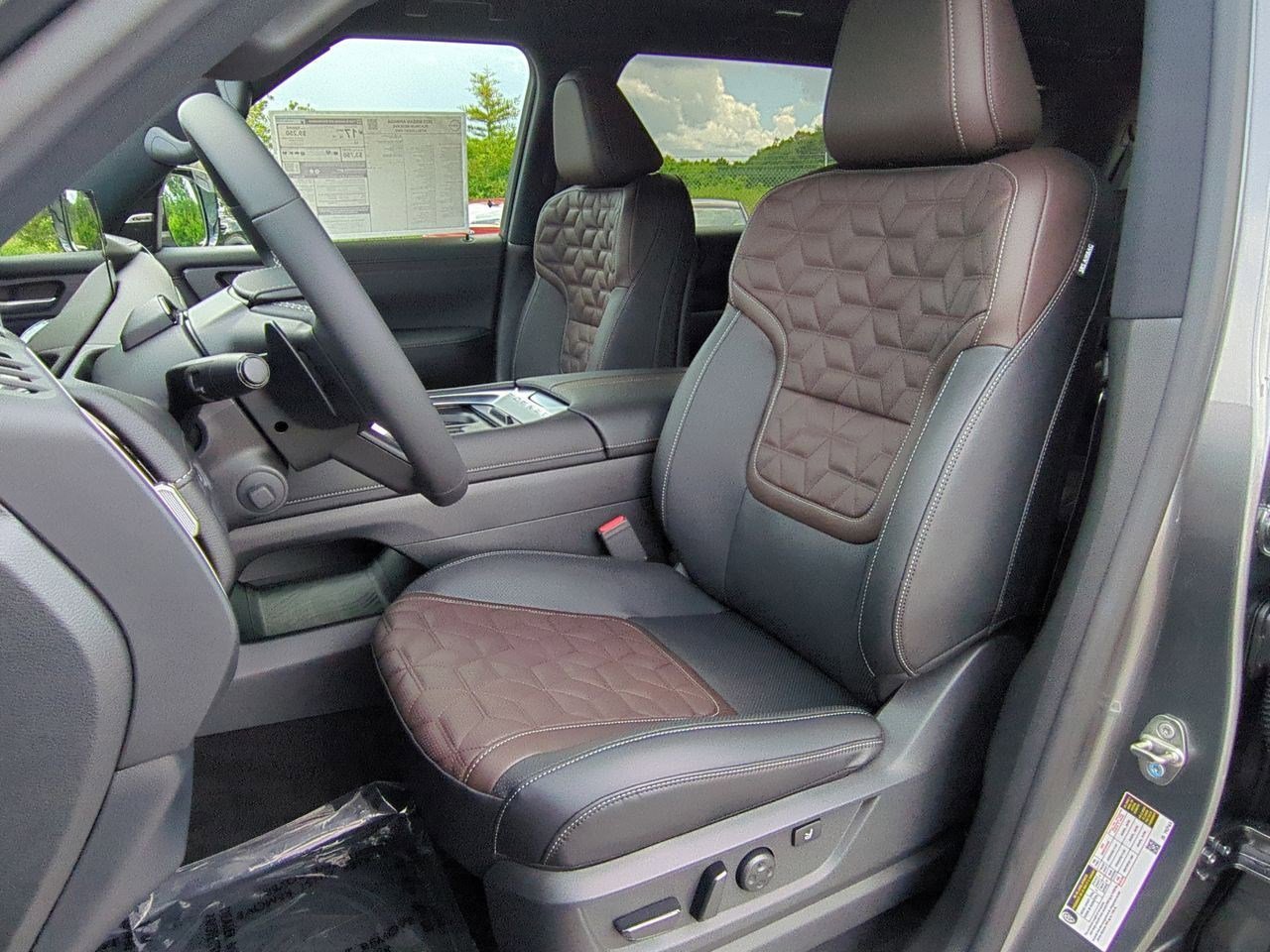 New 2025 Nissan Armada Platinum Reserve image 15