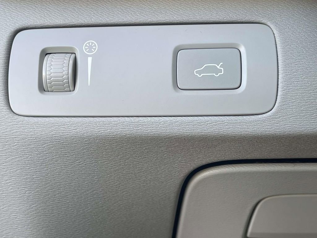 Used 2022 Volvo XC90 T6 Momentum w/ Advanced Package image 20