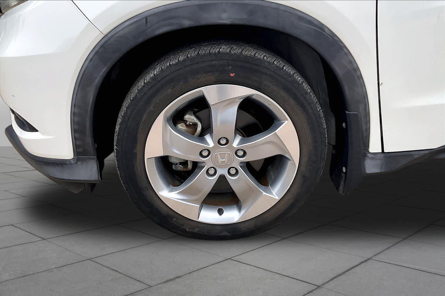 Used 2017 Honda HR-V EX-L image 10