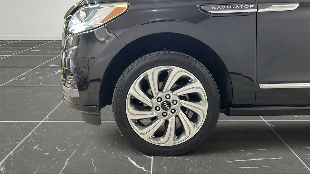 Used 2024 Lincoln Navigator Premiere image 37
