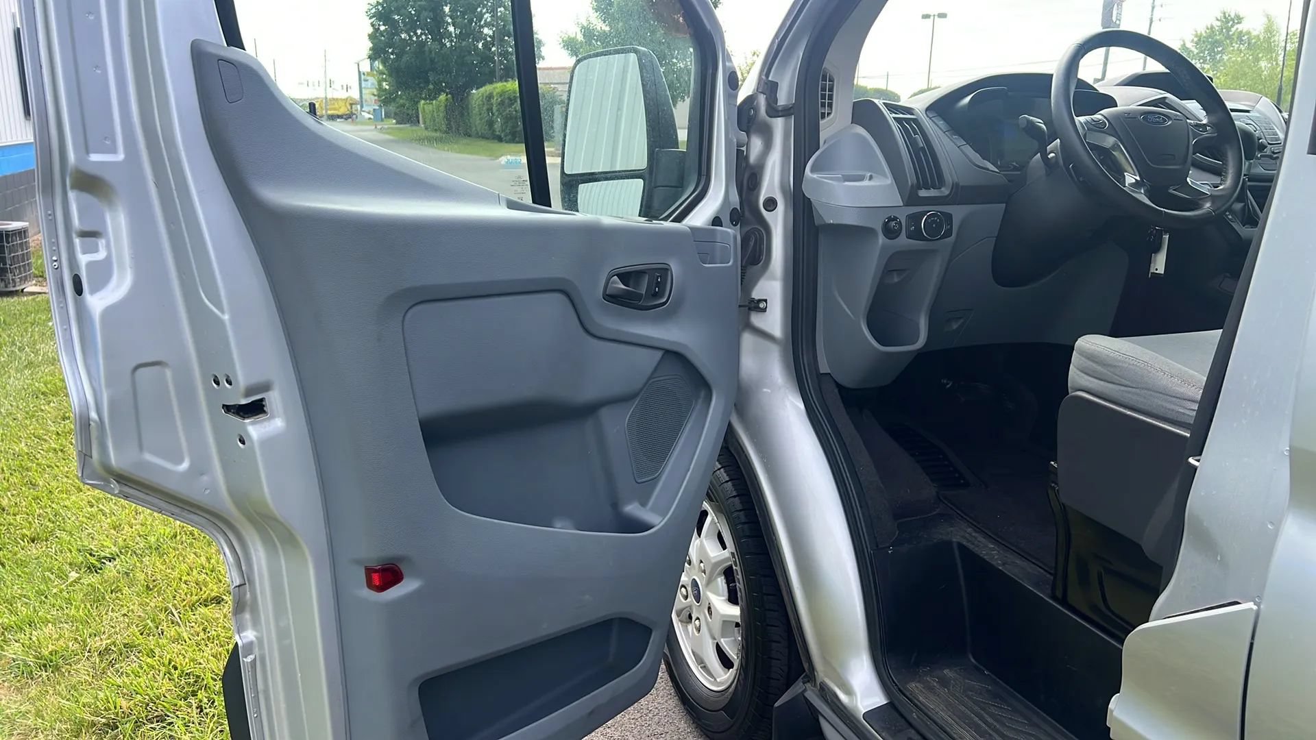 Used 2015 Ford Transit 150 XLT RWD image 10