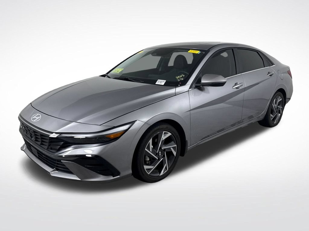 Certified 2025 Hyundai Elantra Limited FWD image 9