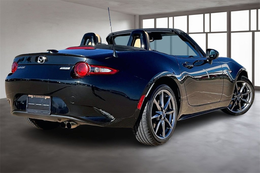 Used 2016 MAZDA MX-5 Miata Grand Touring image 2