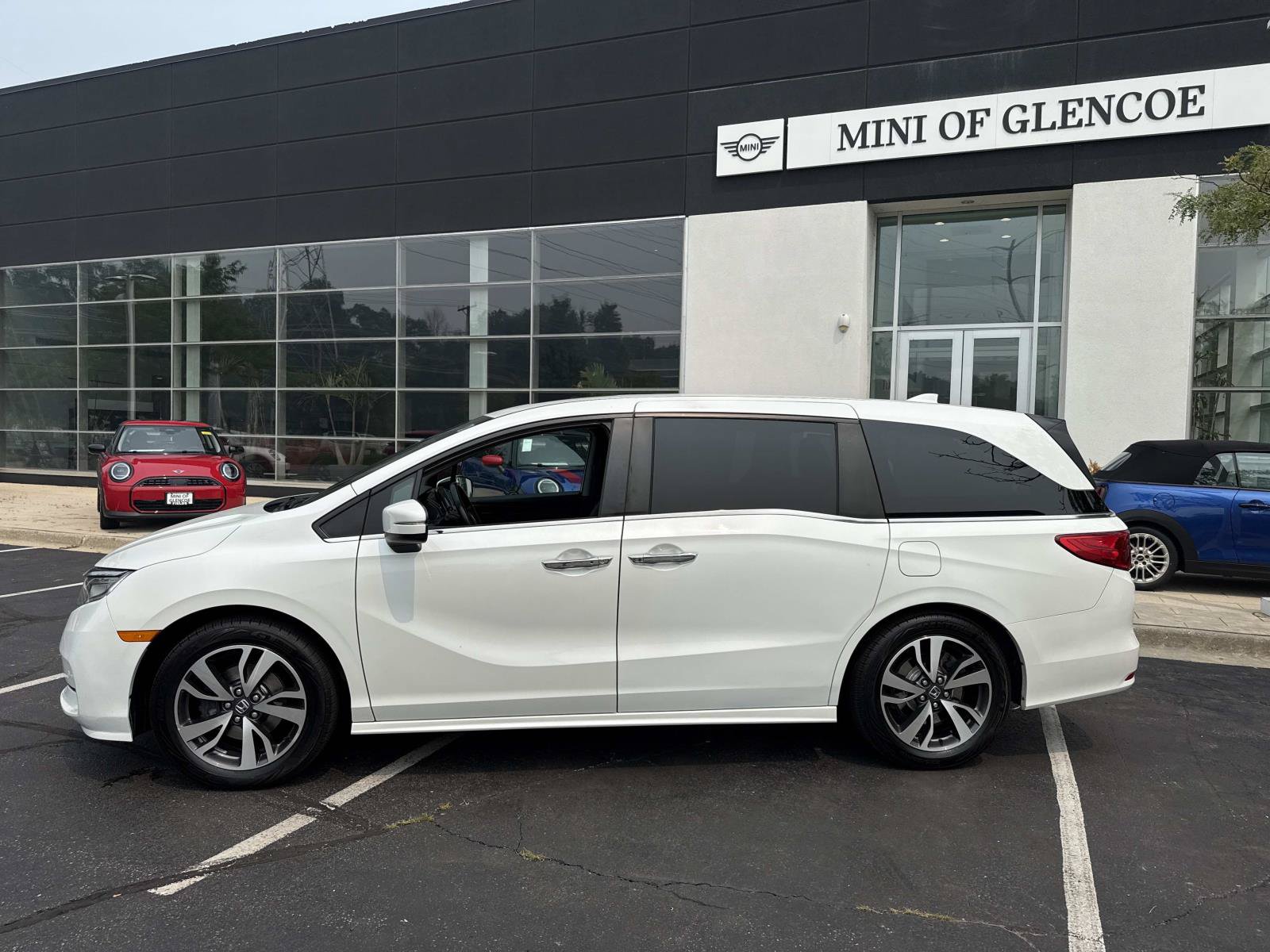 Used 2021 Honda Odyssey Touring image 2