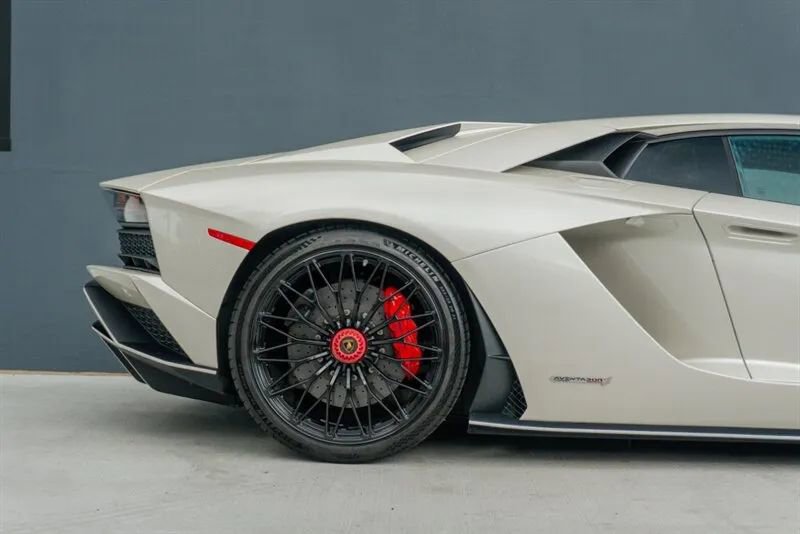 Used 2017 Lamborghini Aventador S image 41