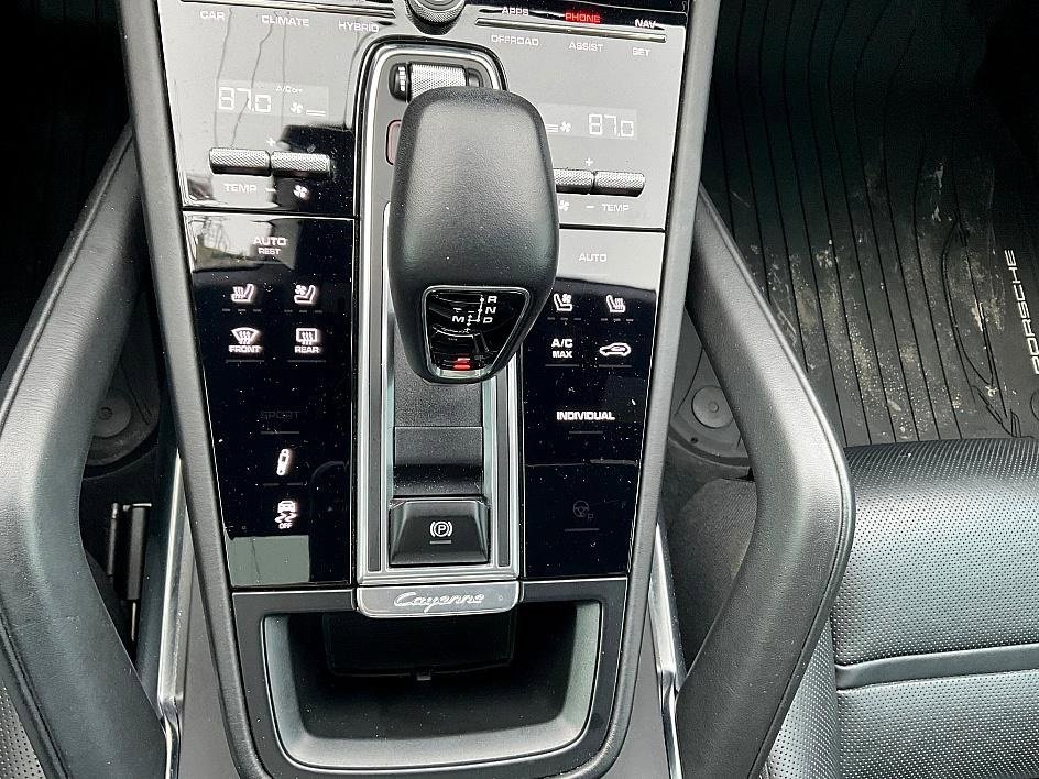 Used 2020 Porsche Cayenne Turbo S image 22