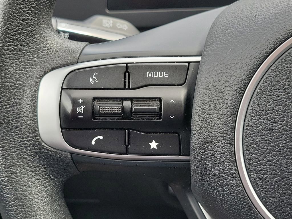 Used 2025 Kia Sportage LX FWD image 24