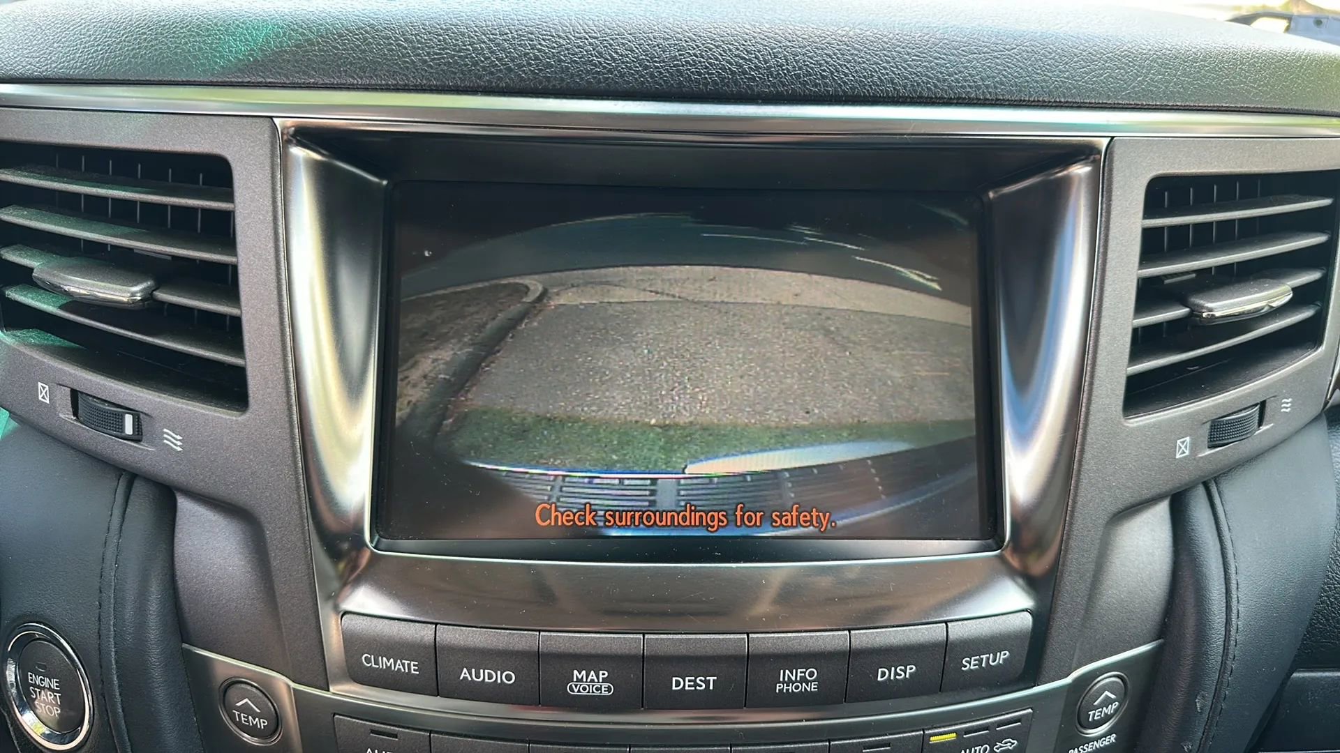 Used 2011 Lexus LX 570 4WD w/ Luxury Pkg image 39