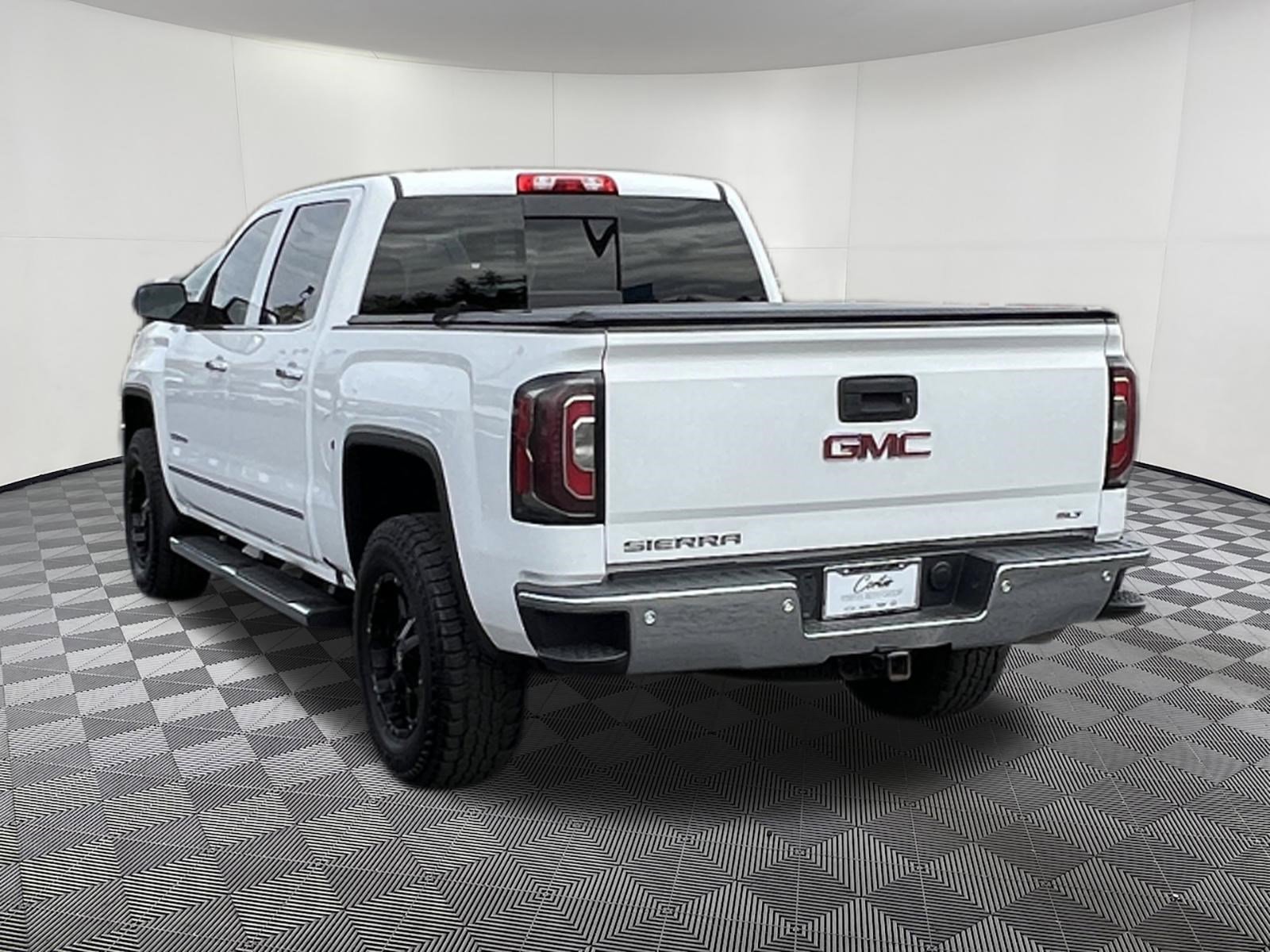 Used 2017 GMC Sierra 1500 SLT w/ SLT Preferred Package AWD/4WD image 4