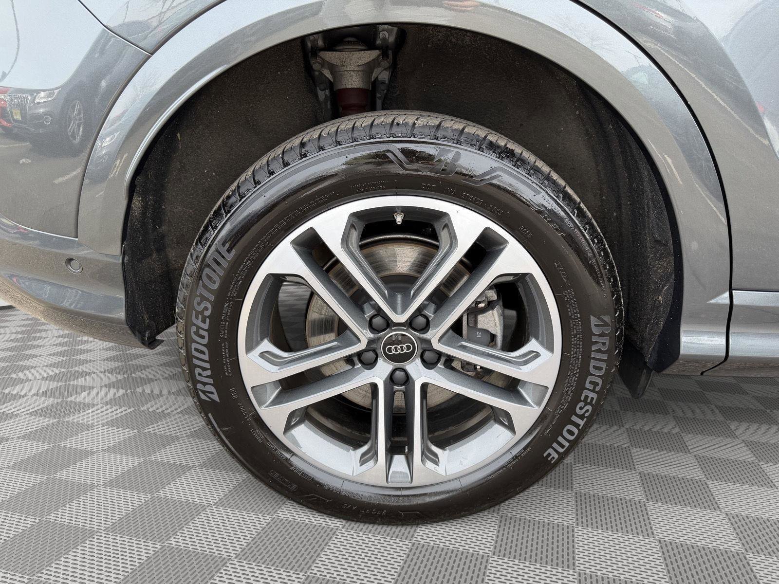 Used 2025 Audi Q5 Premium w/ Convenience Package image 9