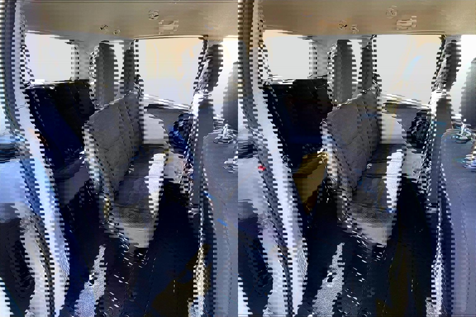 Used 2018 Dodge Grand Caravan SE w/ UConnect Hands-Free Group image 25