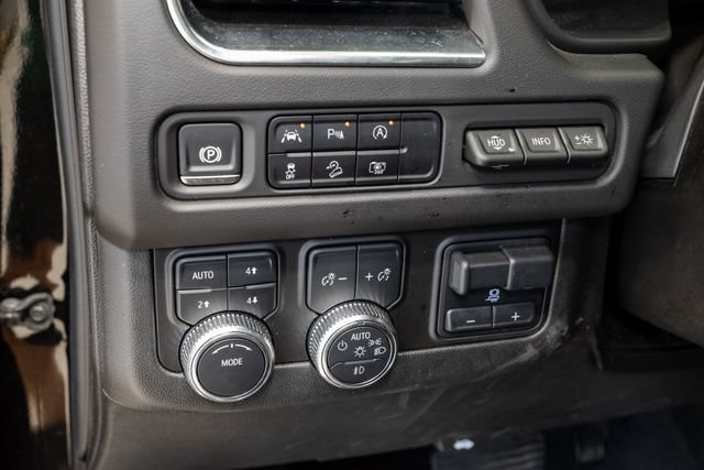 Used 2024 GMC Yukon XL AT4 w/ Technology Package AWD/4WD image 14