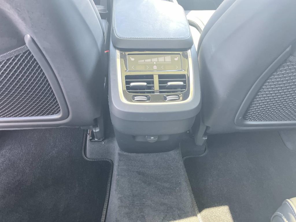 Used 2023 Volvo XC90 B6 Ultimate w/ Protection Package Premier image 17