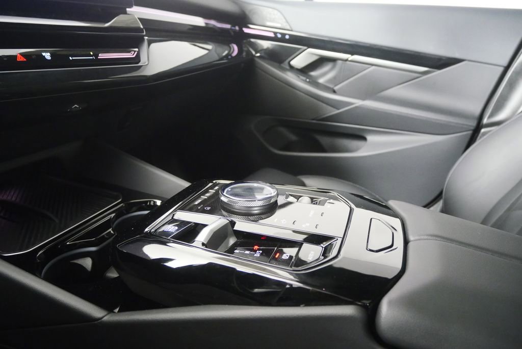 Used 2025 BMW 530i RWD image 19