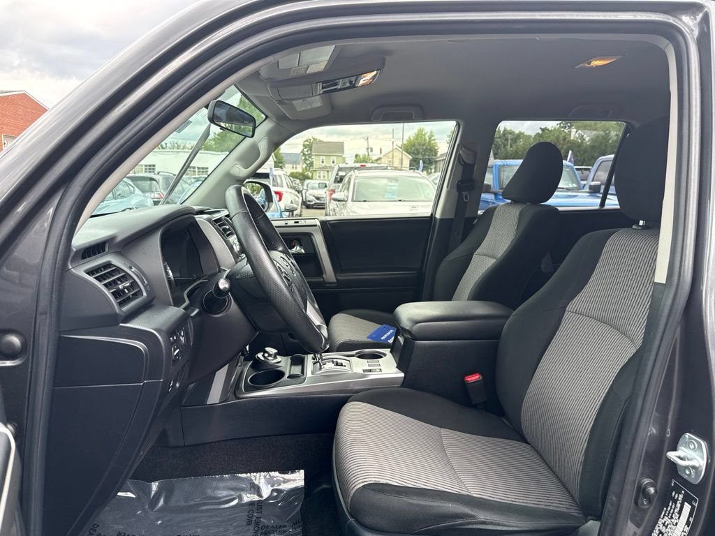 Used 2018 Toyota 4Runner SR5 AWD/4WD image 14