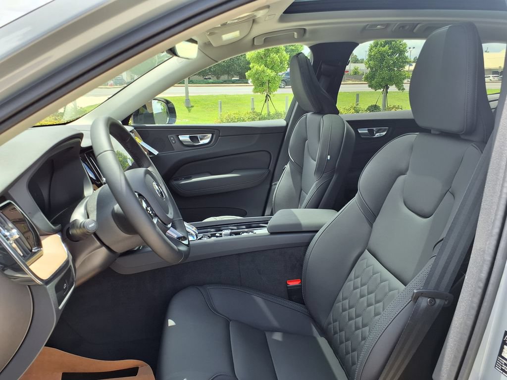 New 2026 Volvo XC60 B5 Core AWD/4WD image 13