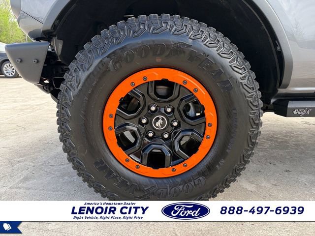 Used 2023 Ford Bronco Badlands image 9