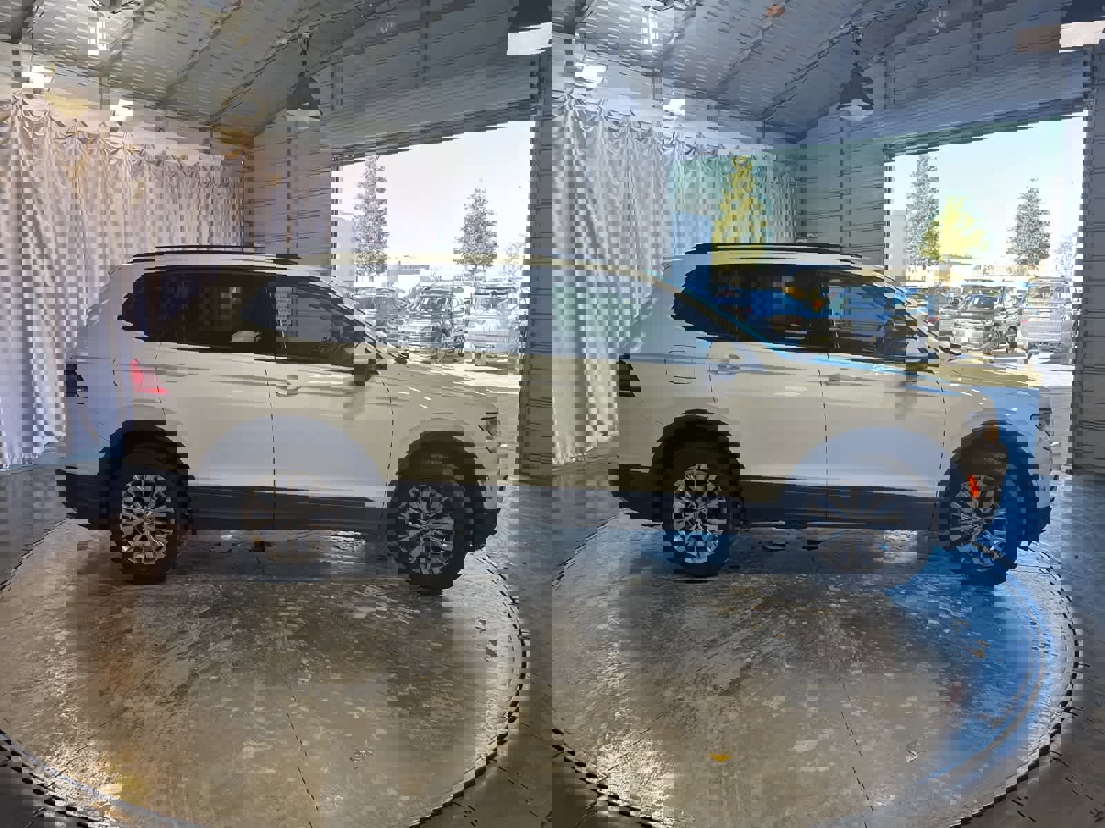 Used 2018 Volkswagen Tiguan S image 4