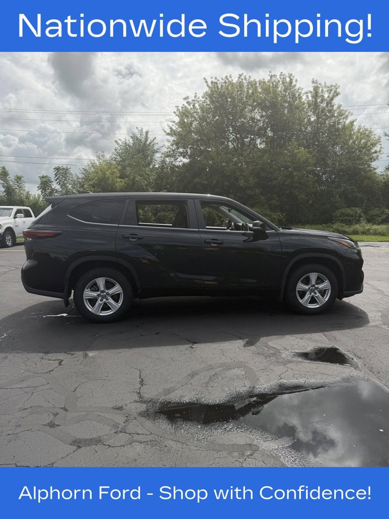 Used 2024 Toyota Highlander LE AWD/4WD image 10
