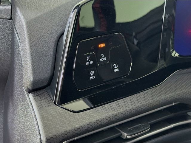 Used 2024 Volkswagen GTI SE FWD image 10
