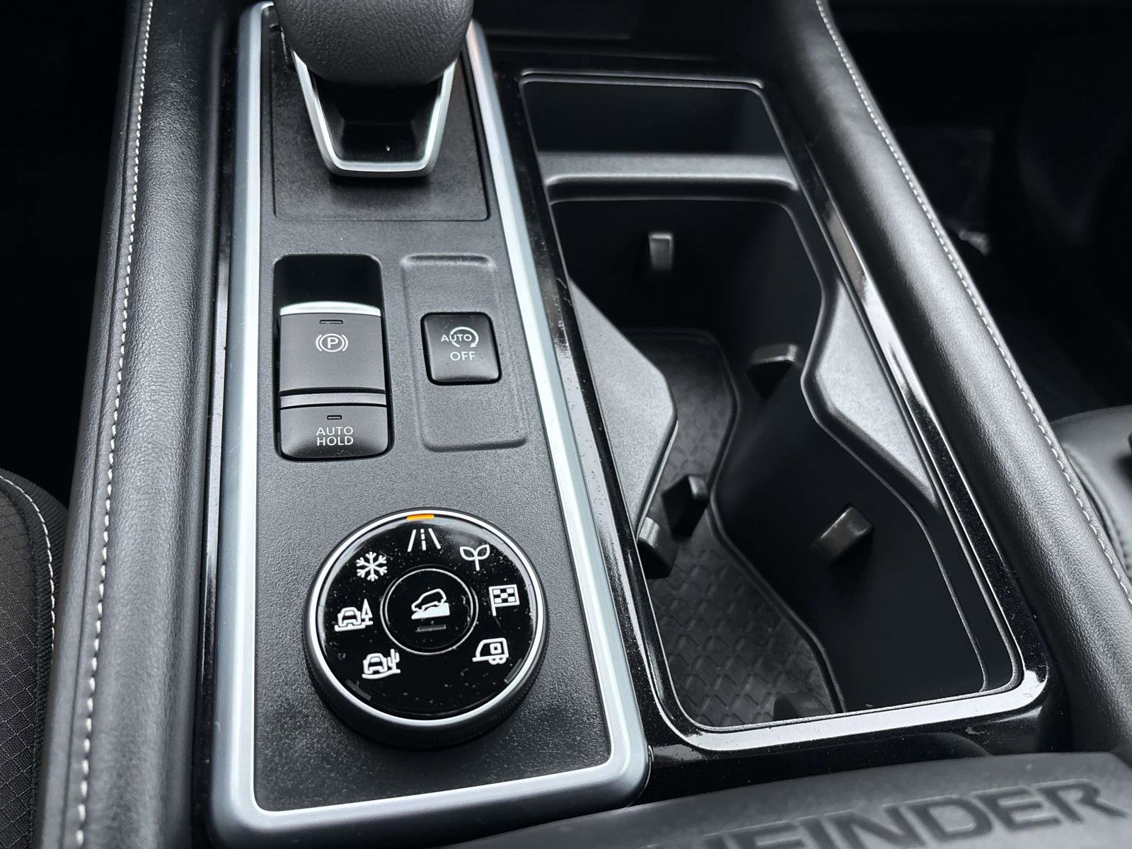 Used 2025 Nissan Pathfinder SL w/ SL Premium Package image 30