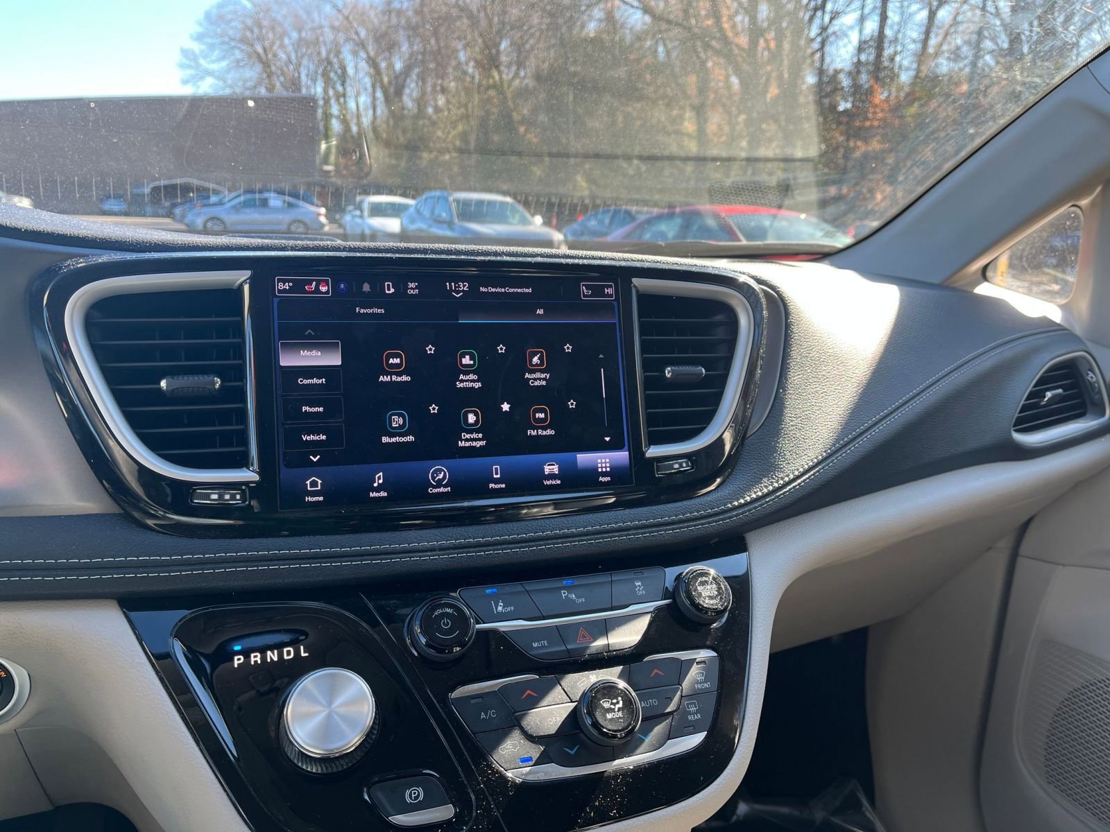 Used 2023 Chrysler Pacifica Touring-L image 32