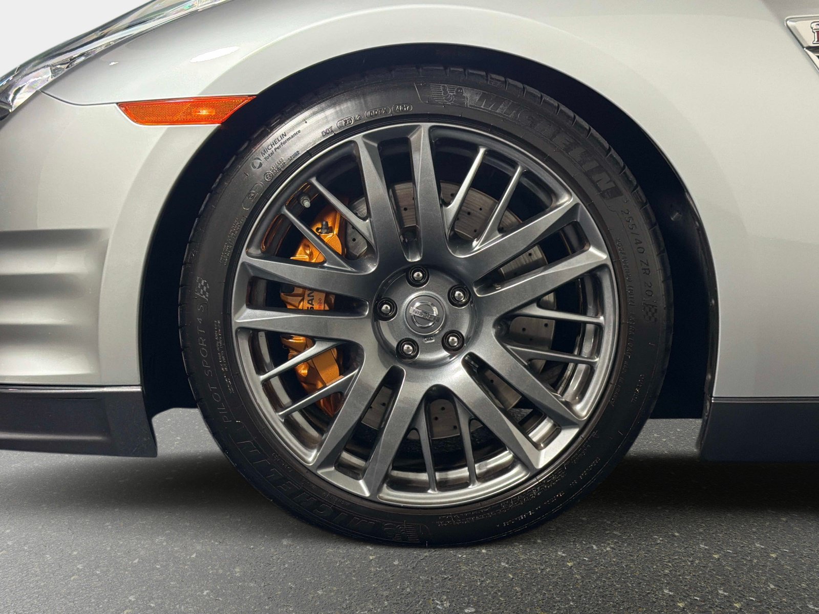 Used 2016 Nissan GT-R Premium AWD/4WD image 12