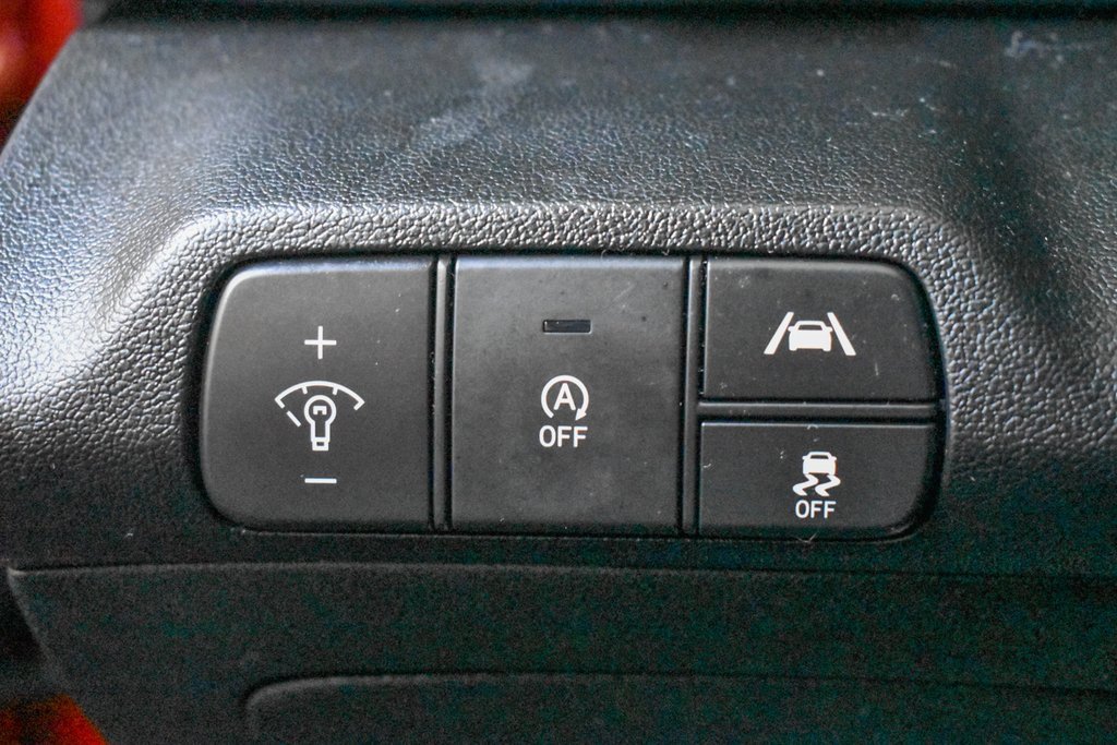 Used 2023 Hyundai Elantra SE w/ Preferred Accessory Package image 17