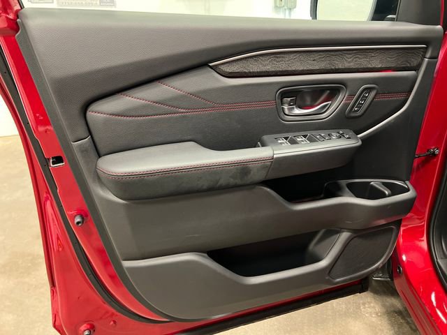 New 2026 Honda Pilot Black Edition image 10