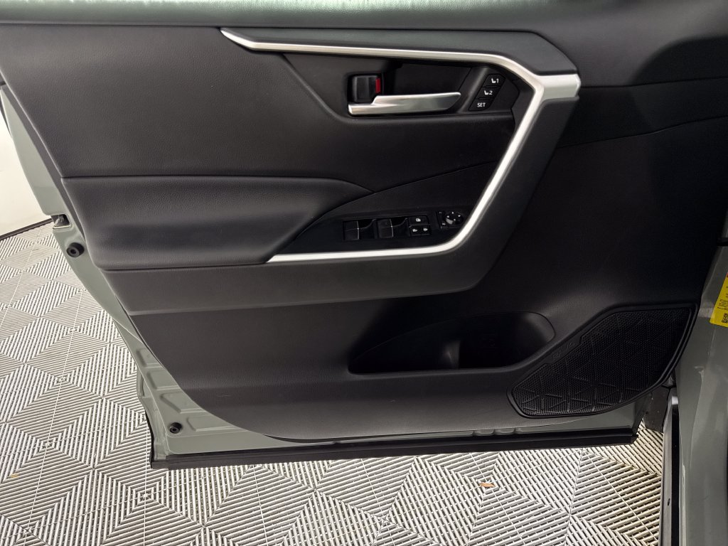 Used 2019 Toyota RAV4 XLE Premium w/ Cold Weather Package FWD image 10