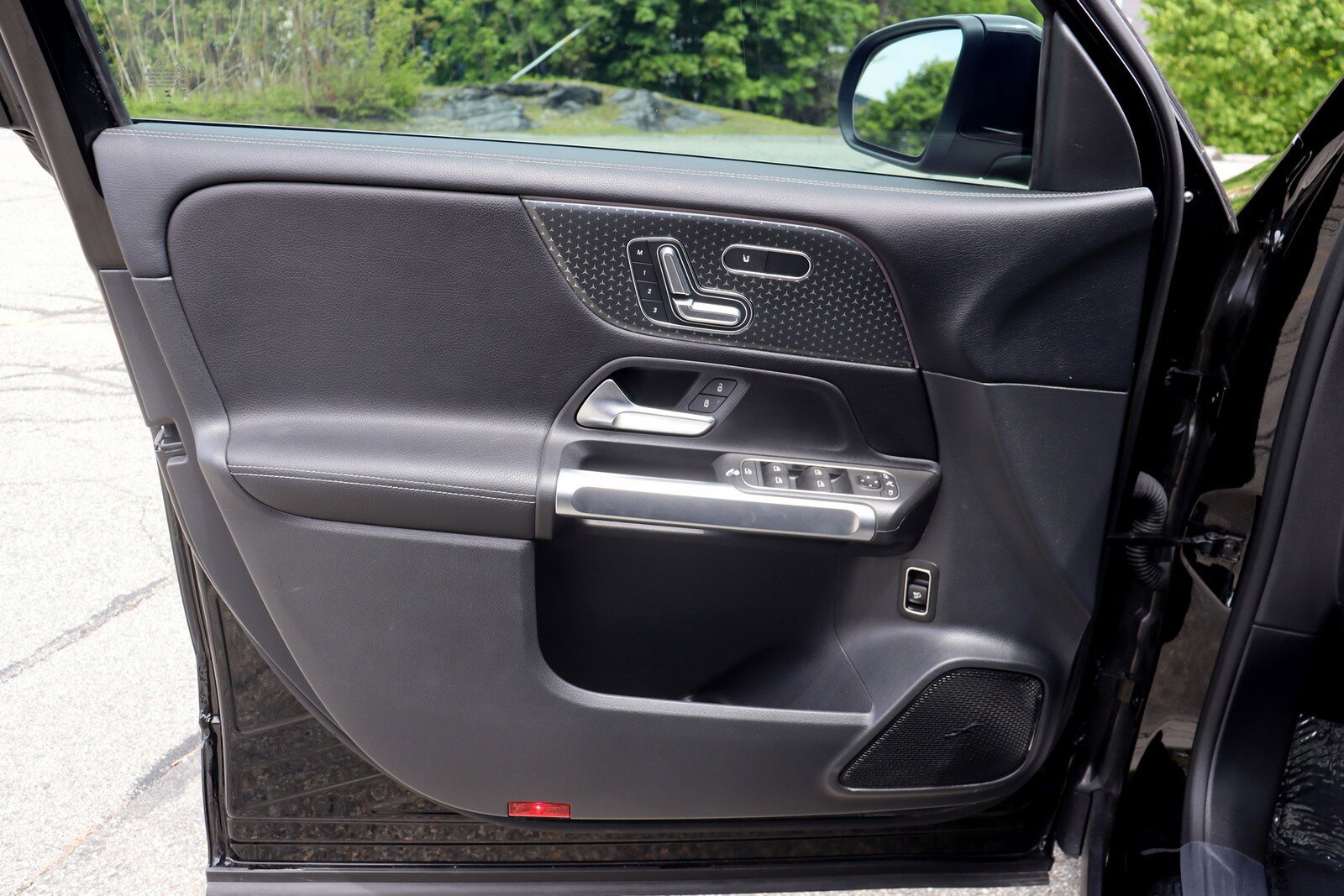 Used 2024 Mercedes-Benz GLB 250 w/ Driver Assistance Package image 22