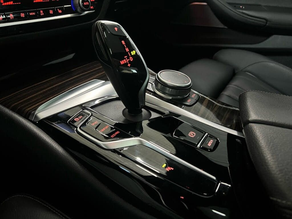 Used 2022 BMW 530i w/ M Sport Package RWD image 26